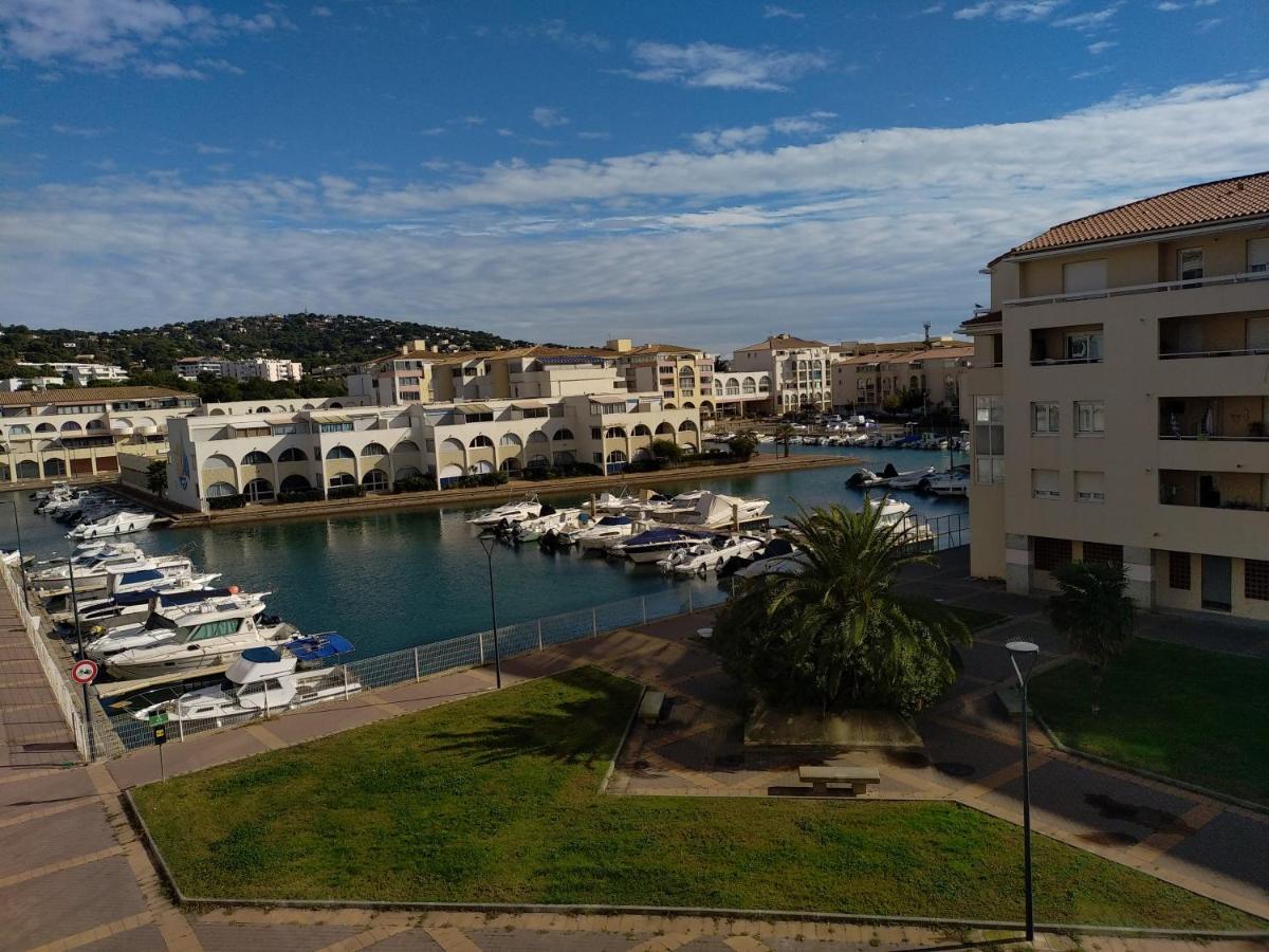 Mer, Bateau Sète Buitenkant foto